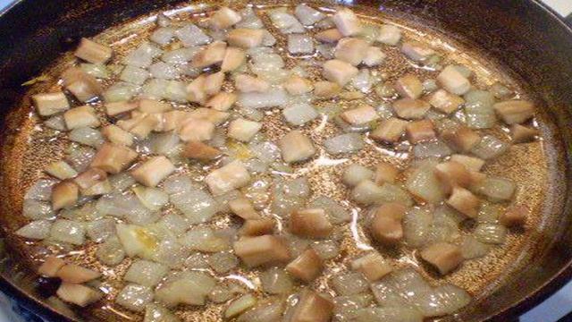 Грибы запеченные с луком и сыром