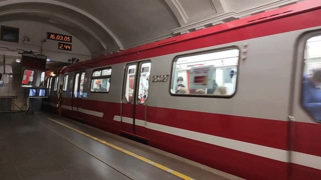 Отправление поезда метро  81-722.1/723.1/724.1 "Юбилейный" ОЭВРЗ со станции Пушкинская КВЛ. смотреть онлайн