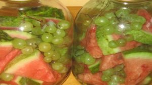 Арбуз консервированный с виноградом ( с аспирином)