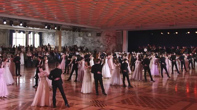 Королева и Король бала РЭУ в Кремле