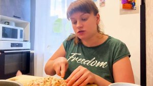 Будни мамы в декрете_ Влог_ Готовим салат _ распаковка ...ок из перекрестка_ Сдаю тест на сахарный д