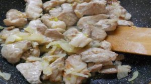 Свинина тушеная в медово-горчичном соусе