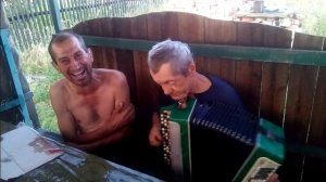 Алкаши играют на гармошке