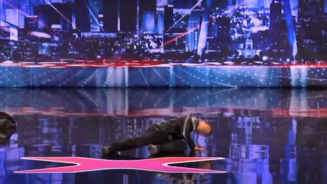 Японский танцор взорвал шоу талантов в США