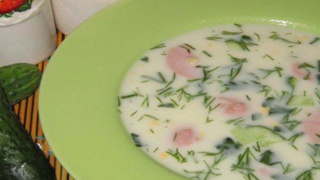 Окрошка на айране и кефире с сардельками