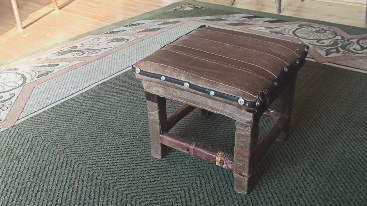 Как восстановить старый табурет. Реставрация табуретки кожей своими руками.