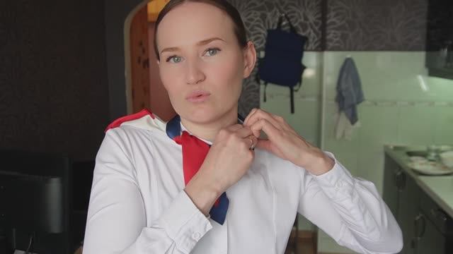 Пробую себя в блогерстве. Опять поправилась. Креплю кашне на булавки.