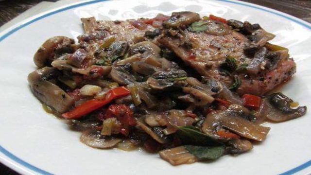 Отбивные из свинины с соусом