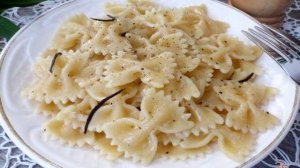 Фарфалле с чесноком и розмарином