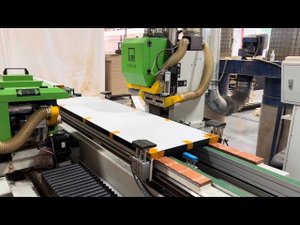 Заводская врезка скрытых петель и замков на фабрике дверей Маркеев