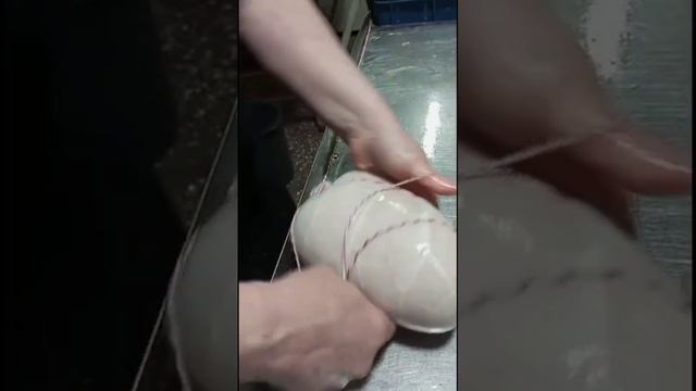 Формуем варёную колбасу в говяжьей синюге