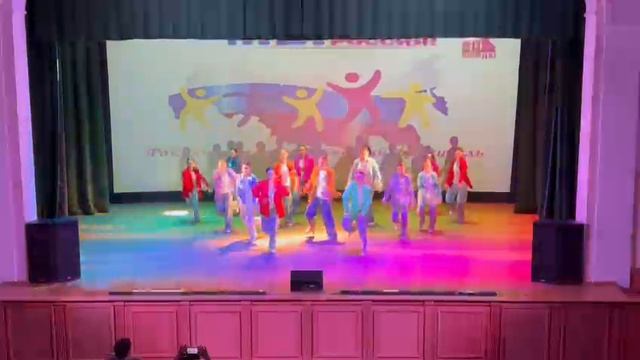 Танцевальный коллектив "AzART" - Ловим ритм.mp4 смотреть онлайн