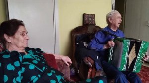 🎶 Играй, гармонь! Мой 90-летний дедушка покоряет сердца музыкой