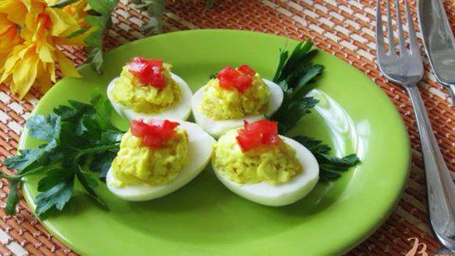 Яйца фаршированные с луком