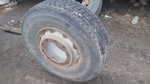 Как накачать грузовое колесо