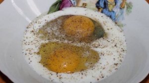 Яичный блин с ветчиной и сыром на завтрак