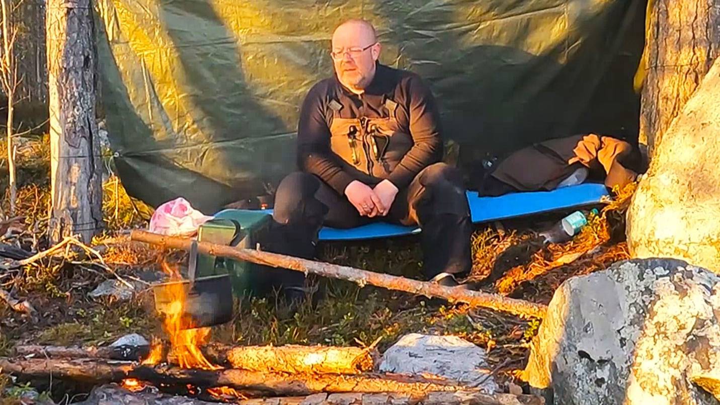Рыбалка в Карелии. Ночёвка на большом Карельском озере под открытым небом.