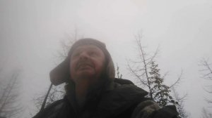 В дождь на лыжах по тайге.