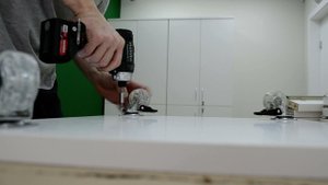 Установка колес на тумбу