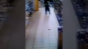 Малой насрал в магазине Смешное видео