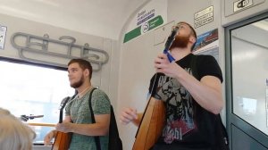 Музыканты с балалайками в электричке 27 июля 2021 1