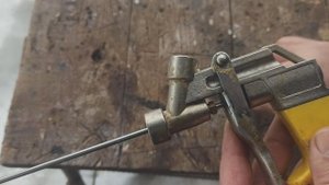 Как очистить засохший пистоле для МОНТАЖНОЙ ПЕНЫ.