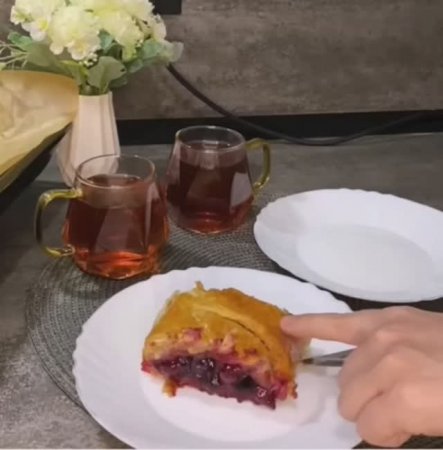 Быстрый рулет с вишней