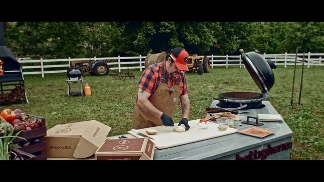Burger di Vitello, salsa ai carciofi, fonduta di Castelmagno DOP, pomodoro fresco смотреть онлайн