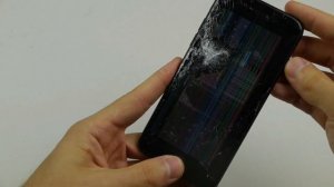 iPhone 7 разбиваем молотком!