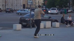 ПАРЕНЬ ТАНЦУЕТ ПОД ЖИВУЮ МУЗЫКУ ГИТАРИСТ ПРОСПЕКТ РЕВОЛЮЦИИ ВОРОНЕЖ