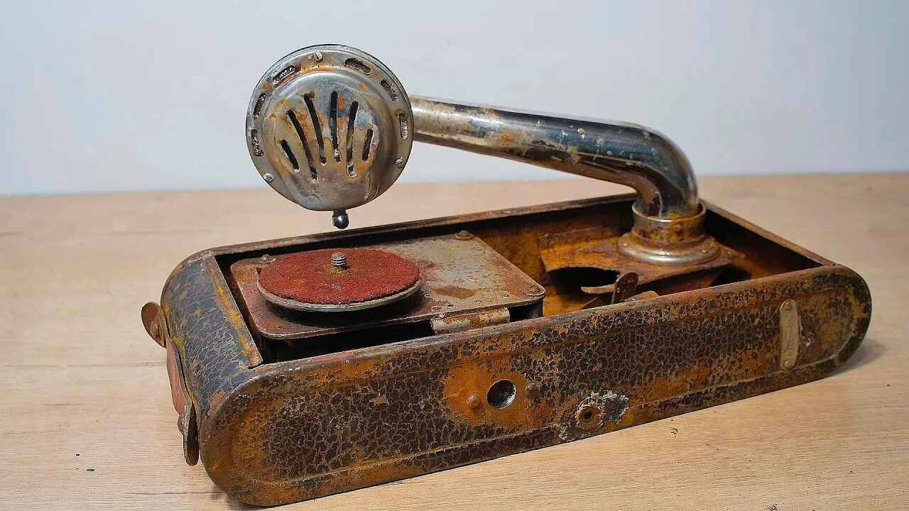 РЕСТАВРАЦИЯ старого окопного ГРАМОФОНА 1939 года. Реставрация устаревшего граммофона.