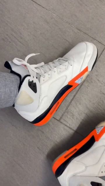 Это Красавчики Jordan 5 😃 Обзор по ссылке или ищете у меня в видео ☝🏻 https://youtu.be/YBJ-RD58ytU