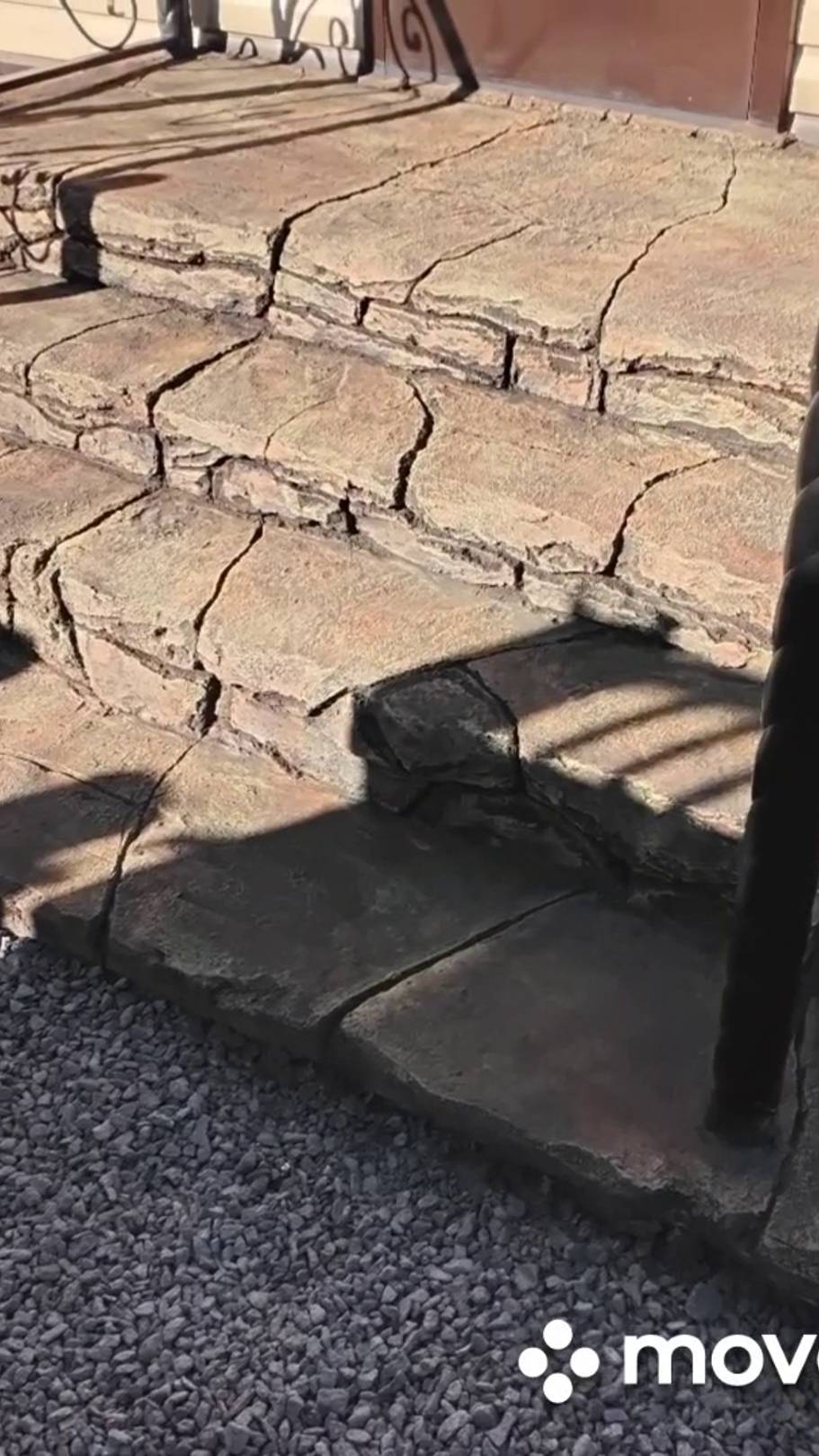 скульптуры из  арт бетона ступеньки на  даче мастер Павел.