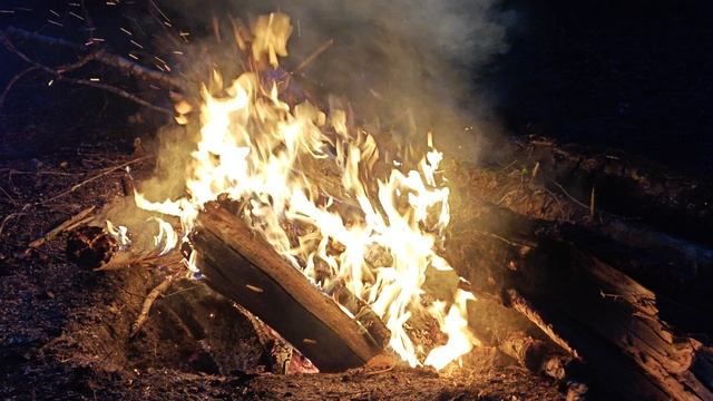 Замечательный костёр - дарит энергию и умиротворение!