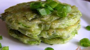 Кабачковые оладьи с зеленым луком
