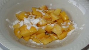 Слойки с творогом и свежим персиком