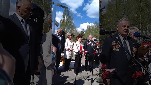 Блокадники из Пушкино в Александрове, на "Малой Пискаревке"