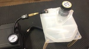 Freelander 2. Тест крышек бачка охлаждающей жидкости