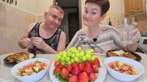 Мукбанг ОТПРАЗДНОВАЛИ нашу ПОБЕДУ в нашем Телеграмм! Болтаем и семейный ужин в России