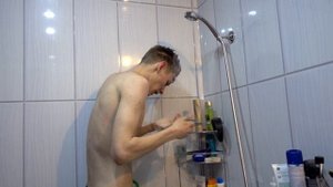 У НАС ЗАВЕЛИСЬ МЕРЗКИЕ ТАРАКАНЫ И ЖУКИ *ПРАНК* ОН ПЛАКАЛ КАК ДЕВЧОНКА! РОЗЫГРЫШ НАСЕКОМЫЕ В КРОВАТЬ