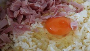 Картофельные котлеты с ветчиной и фетой