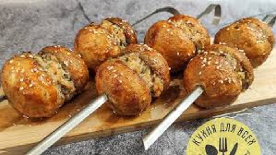 БЛЮДО НА ЛЮБОЙ ВКУС! ФАРШИРОВАННЫЕ ШАМПИНЬОНЫ И КУРИНЫЙ ШАШЛЫК на МАНГАЛЕ смотреть онлайн