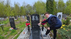 Я в ШОКЕ, что стало с МОГИЛОЙ родителей! Поехали на КЛАДБИЩЕ на Раданицу! Всё ОТМЫЛИ и прибрались