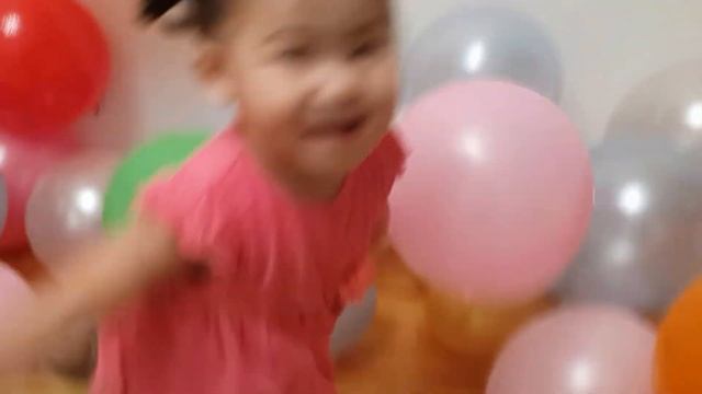 Balloons for kids.Surprise colorful ballons for children. Много цветных воздушных шариков