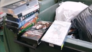 Как я зарабатываю лазая по мусоркам Питера? #Dumpster Diving