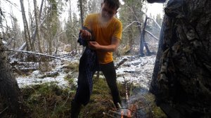 Ошибка,которая может стоить жизни. Выпал из лодки поздней осенью. Сушусь у костра.