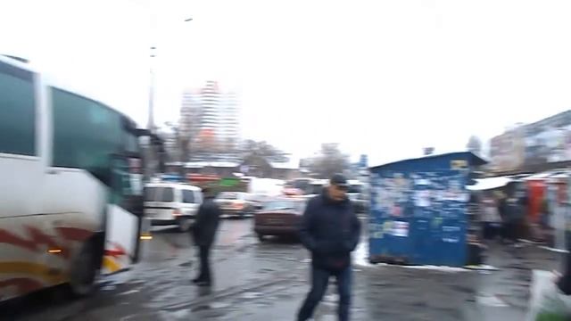 Остановочный комплекс возле ст.м. "Черниговская" смотреть онлайн