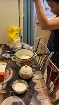 ГЛАВНАЯ НА КУХНЕ! ИРИШКА ЧИКИ ПИКИ ЗАВОДИТ ТЕСТО НА БЛИНЫ