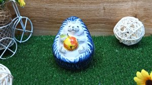 Скульптура "Еж с яблоком", гжельский фарфор