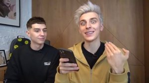 А4 Смотрит что в телефоне у ГЛЕНТА !!!